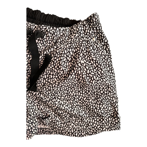 lululemon Women spring break away short Size 6 - Picture 6 of 9